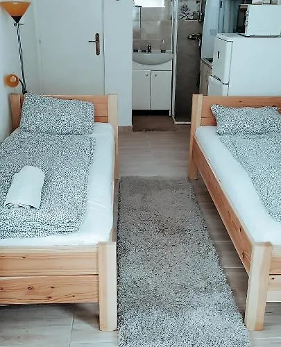 מלון דירות Napfeny Apartmanhaz 3*